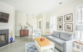 Huntingdon Getaway by Lucky Savannah